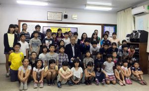 マナウス日本人学校生徒に教える 日本ブラジル中央協会 Web Site