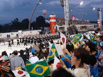 2008年6月18日、日本移民100周年サンパウロ市パレード会場では、海上自衛隊練習艦艦隊が上陸して特別パレードを披露した